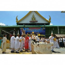 รับเททองหล่อพระประธาน