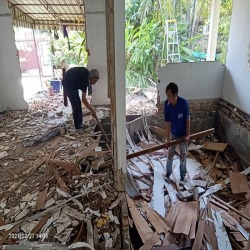 รื้อผนังทุบผนังคอนกรีต 