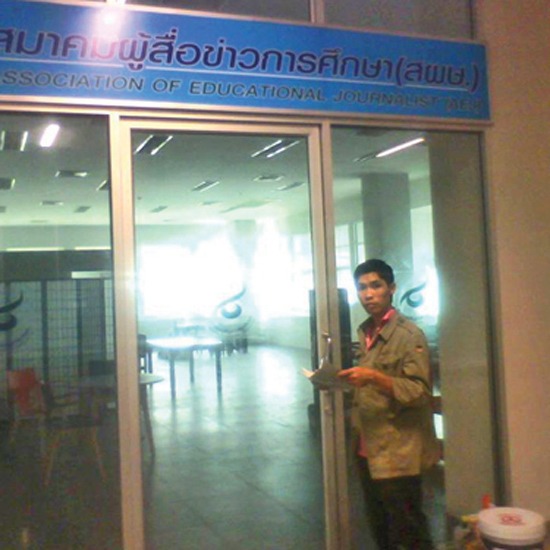 บานประตู  บานประตู 