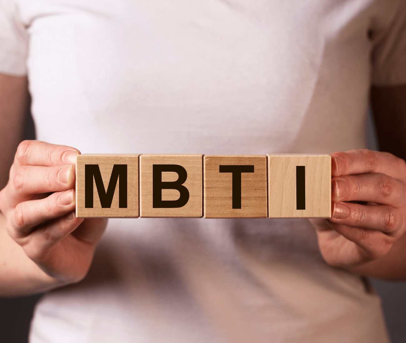 MBTI คืออะไร? ประตูสู่ความเข้าใจตัวตนและผู้อื่น MBTI คืออะไร? ประตูสู่ความเข้าใจตัวตนและผู้อื่น